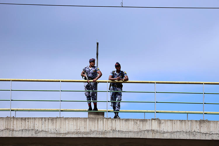 Security officers are seen in Addis Ababa, Ethiopia, on October 4, 2019. Ethiopian police have ignored several court orders to release staffers of the Oromia News Network. (Reuters/Tiksa Negeri)