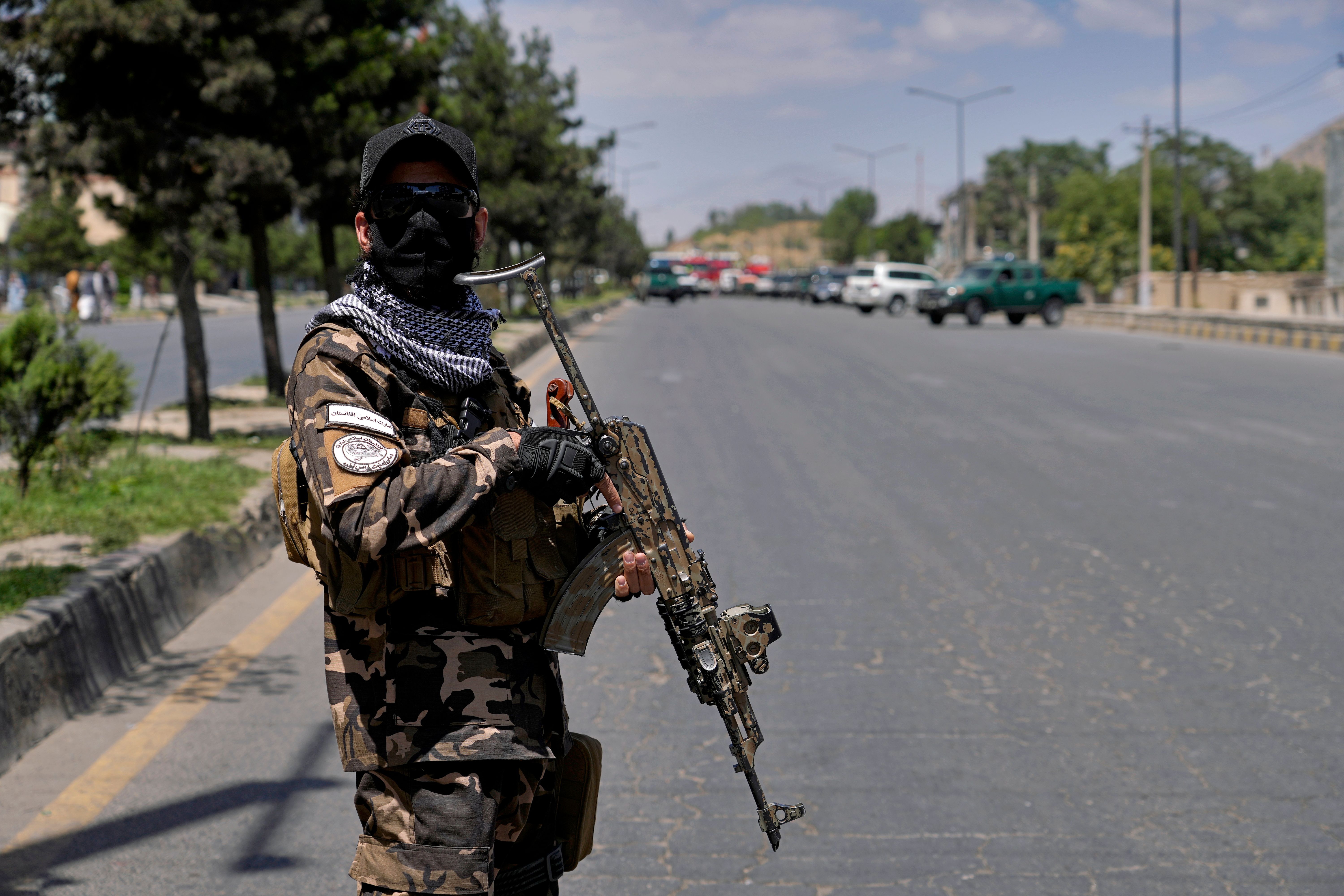Taliban members beat journalist at Kabul checkpoint, detain 2 others ...