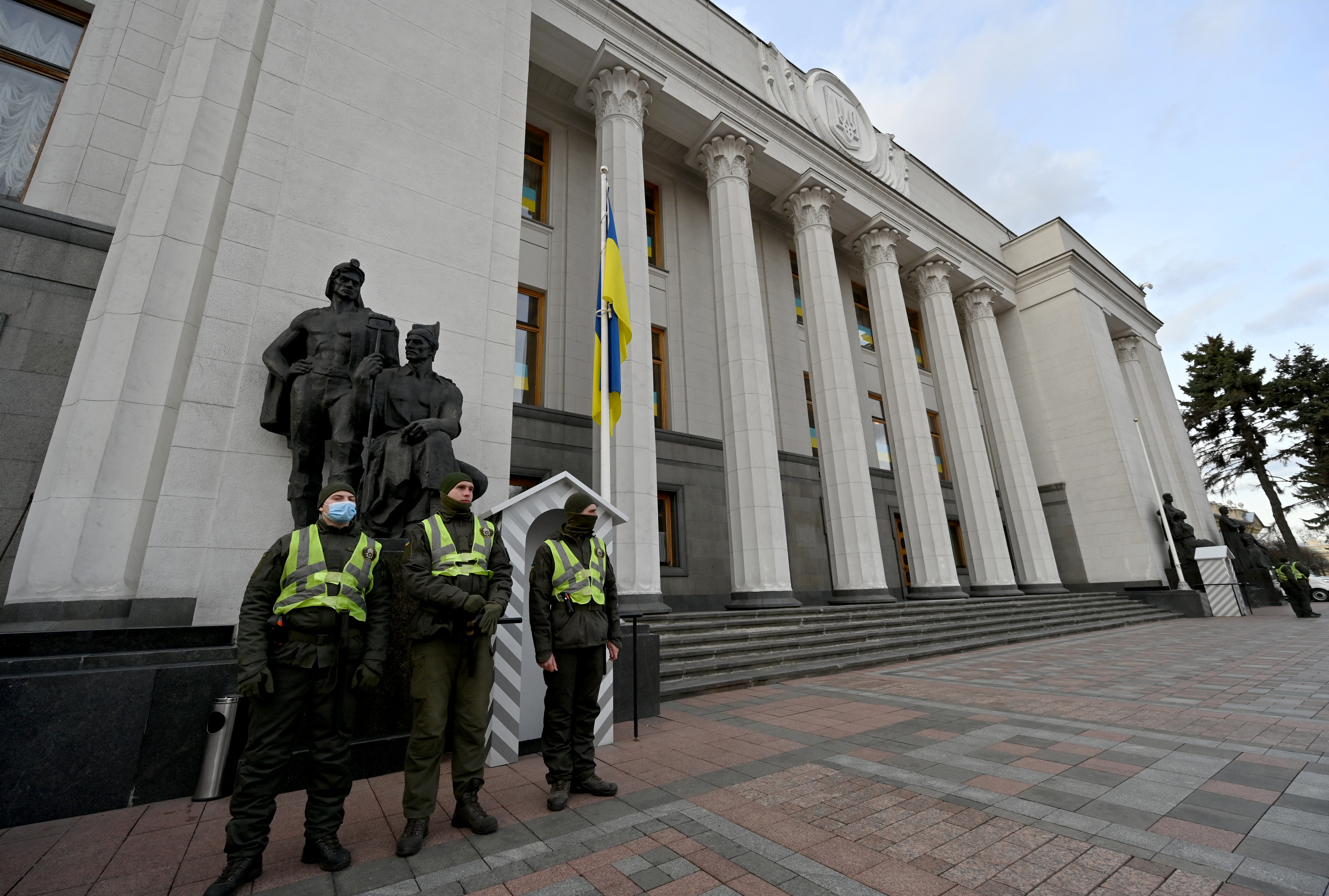 Украинской раде. Киев рада здание. Здание Верховной рады Украины. Киев Верховная рада здание. Здание Верховной рады сегодня.