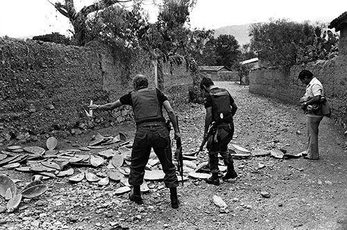 A photo published by Caretas depicts the scene of Bustíos’ murder. (Caretas)