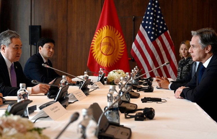 Kyrgyz and US officials