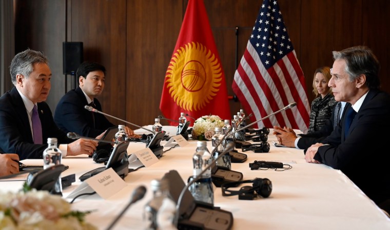 Kyrgyz and US officials