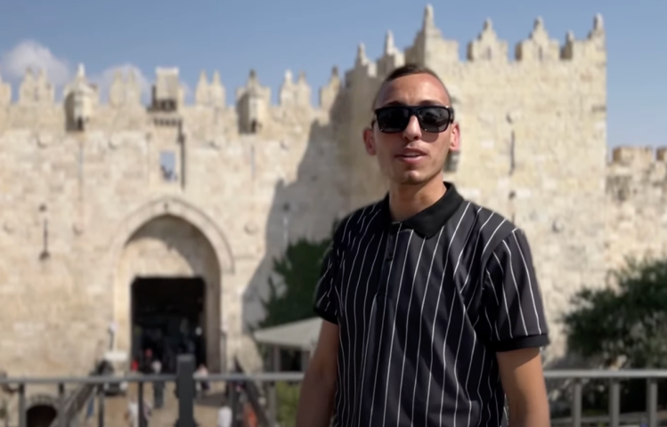Palestinian journalist Saif Kwasmi in Jerusalem in a video from 2022.
