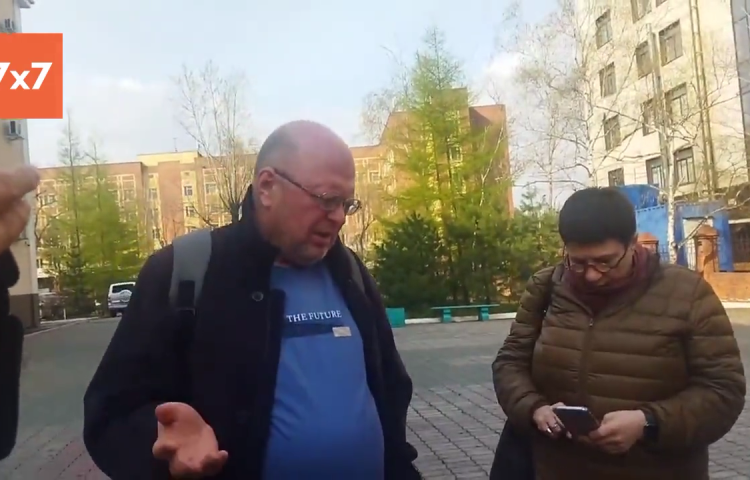 Sergey Mingazov (left), seen after he was released to house arrest on April 27, is one of several journalists targeted by Russian authorities in ongoing attacks on press freedom. (Screenshot: 7x7/Telegram)