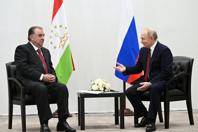 Russian President Vladimir Putin (right) and Tajik President Emomali Rahmon meet in Kazan, Russia, in February.  Authorities in Tajikistan are harassing family members of exiled Azda TV journalists.  The country is regularly cited as one of the world's most prolific perpetrators of transnational repression.  (Photo: Sputnik/Kristina Kormilitsyna/Kremlin via Reuters)