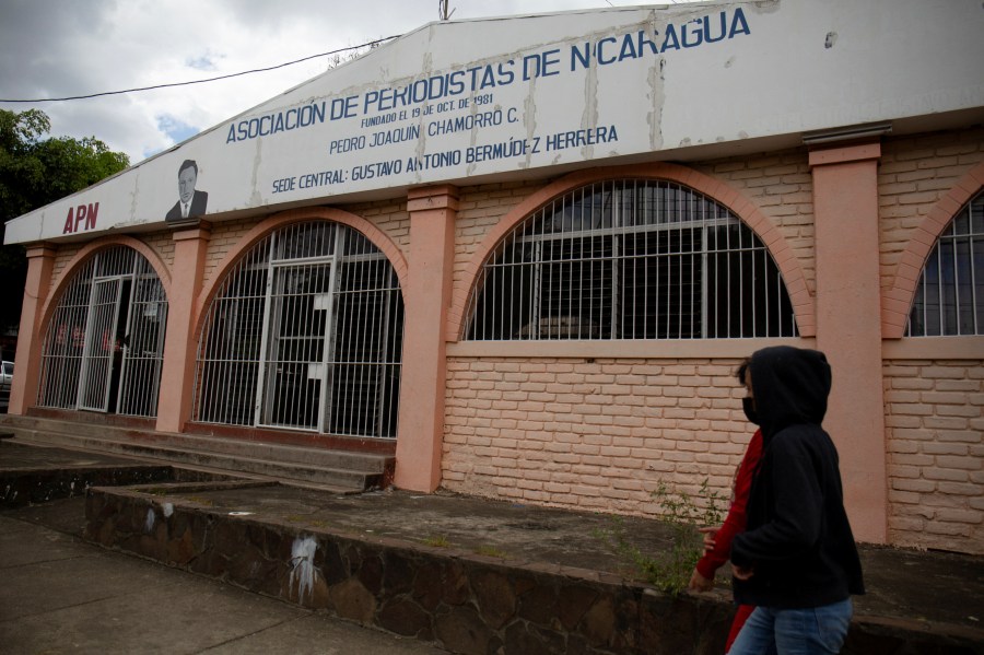 CPJ and eight more journalism and human rights groups signed a submission documenting the use of various tactics to silence journalists in Nicaragua, such as the closure of the Nicaraguan Journalists Association office, pictured here on March 17, 2022, in Managua, Nicaragua . (Reuters/Maynor Valenzuela)