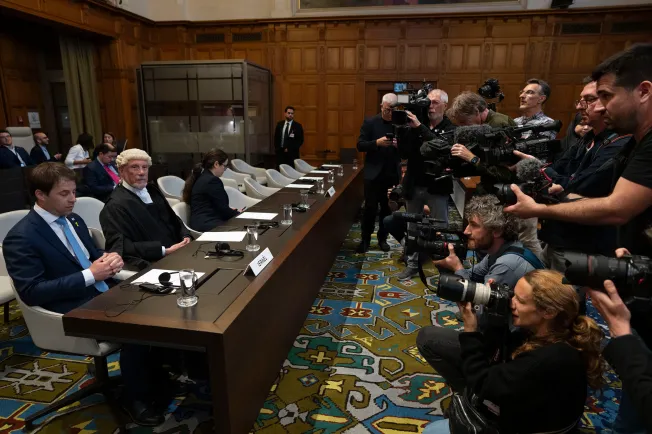 Press members focus on Israel's legal team before judges enter the International Court of Justice in The Hague, Netherlands, on May 24, 2024, when the top United Nations court ruled that Israel must halt its offensive on Rafah in Gaza and withdraw its forces. {Photo: AP/Peter Dejong)