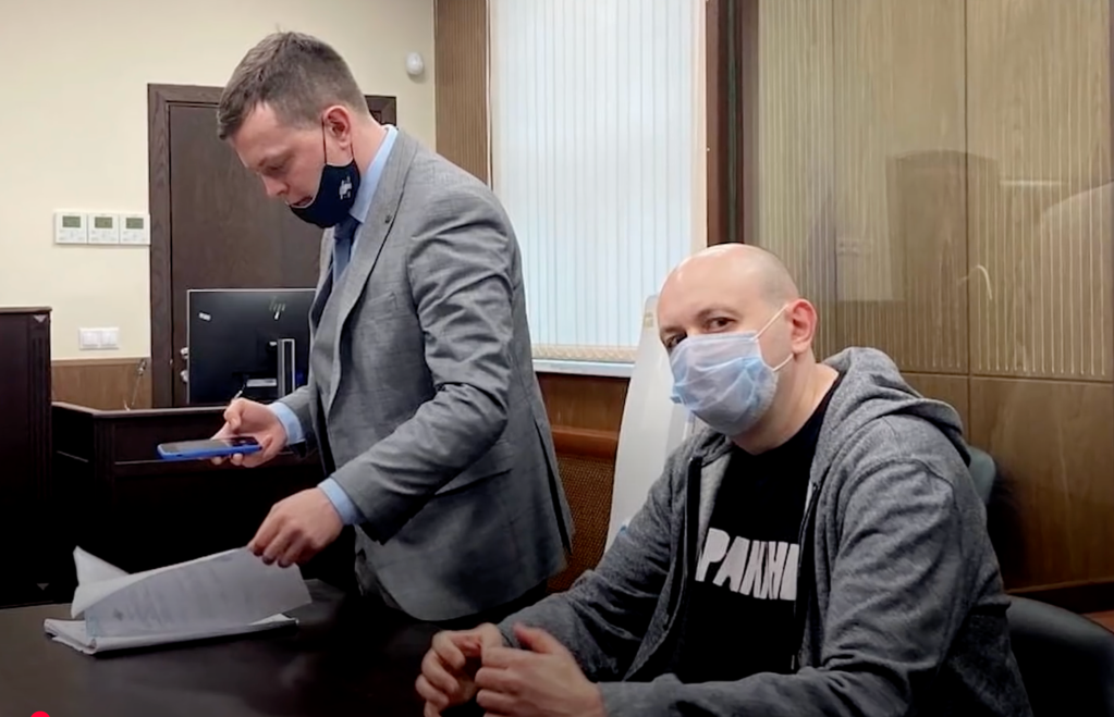 'Foreign agent' journalist and Mediazona editor-in-chief Sergey Smirnov in court in 2021 prior to spending 15 days in jail for retweeting someone else's joke on social media.