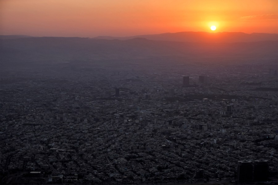This overview shows the sun setting before Iraq's northeastern city of Sulaymaniyah in the autonomous Kurdistan region on October 18, 2024. (Photo: AFP/Ahmad Al-Rubaye)