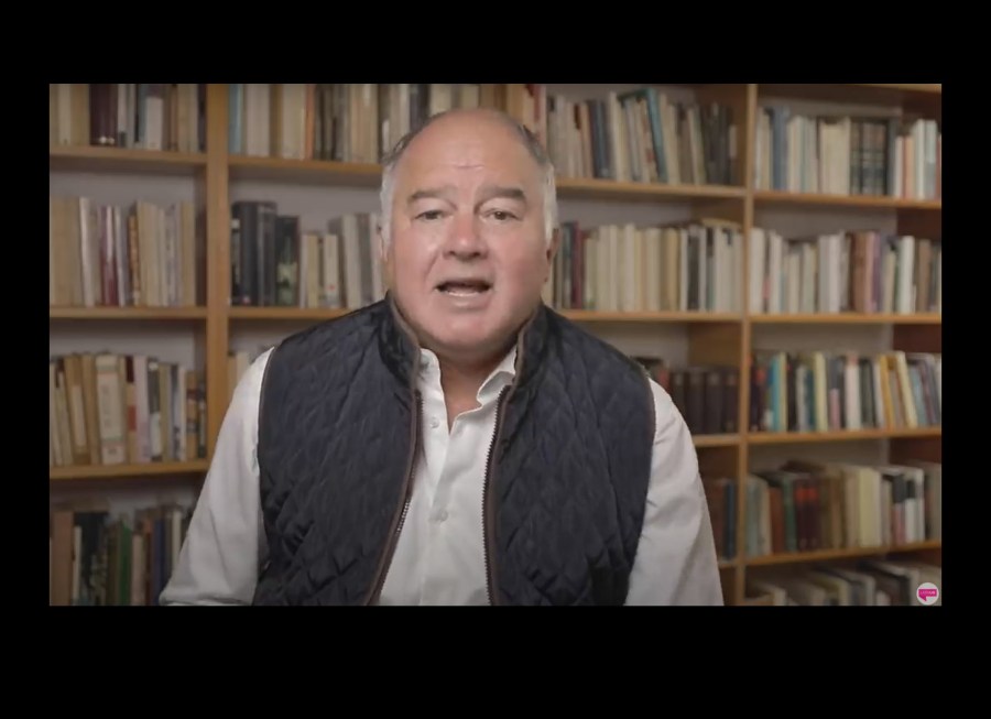 Investigative journalist Héctor de Mauleón was ordered on May 15, 2025, to take down a column that mentioned corruption allegations against a female judicial candidate. (Screenshot: YouTube/Latinus)