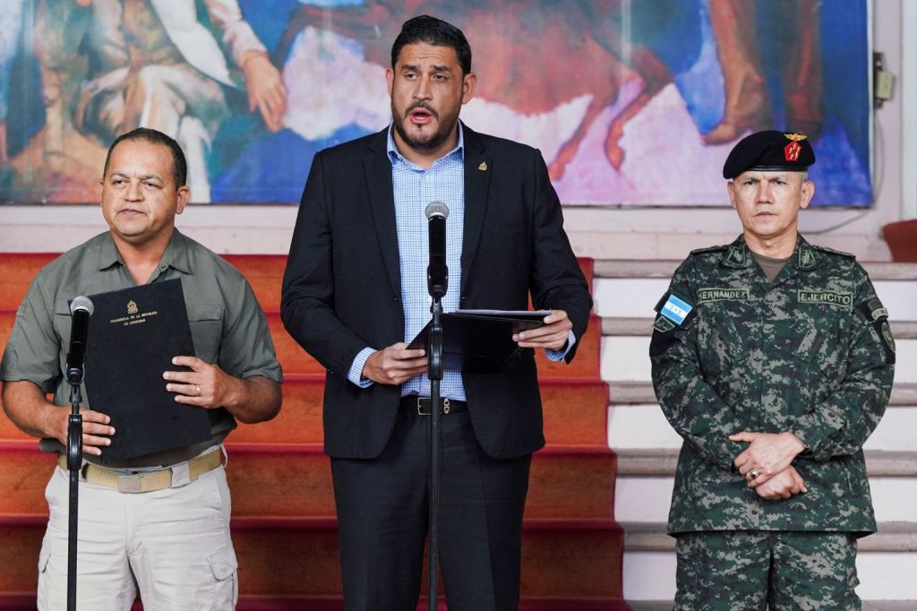 Honduras' Minister of Security Gustavo Sanchez Minister of Defence Jose Manuel Zelaya speaks during a press conference next to Honduras' Minister of Security Gustavo Sanchez, Police Chief Juan Manuel Godoy and the Chairman of the Joint Chiefs of Staff, Roosevelt Leonel Hernandez Aguilar in Tegucigalpa, Honduras August 30, 2024. (Photo: Reuters/Stringer)