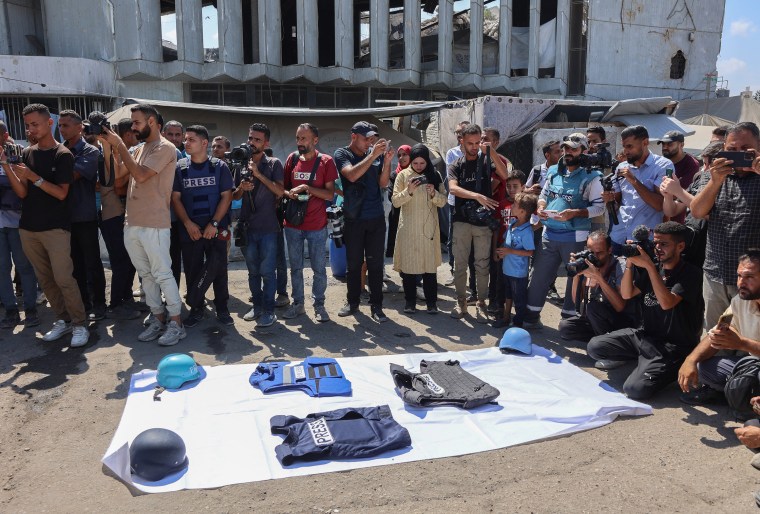 Demonstrators gather in solidarity with journalists killed by Israeli strikes in the Gaza Strip, during a protest organized by the Gaza Journalists Syndicate, in Gaza City on August 26, 2025. (Photo: AFP/Omar Al-Qattaa)