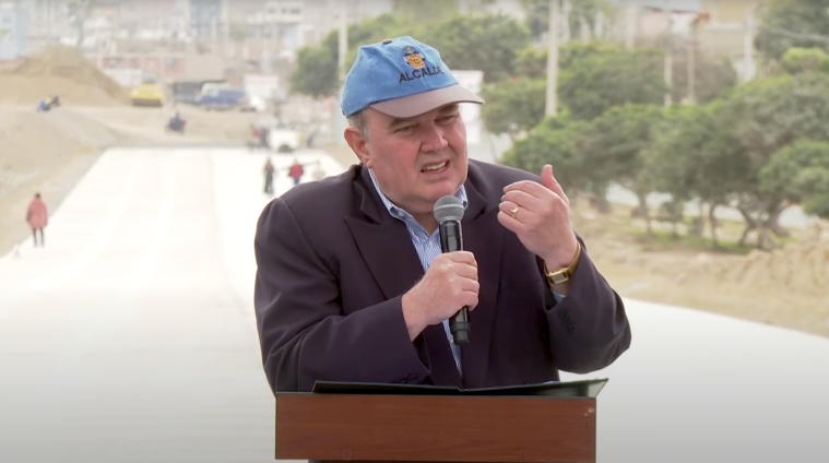 Lima Mayor Rafael López Aliaga suggested Peruvian journalist Gustavo Gorriti should be killed at a September 9 press conference for the inauguration of the city’s Via Expresa Sur construction project. (Screenshot: Rafael López Aliaga/YouTube)