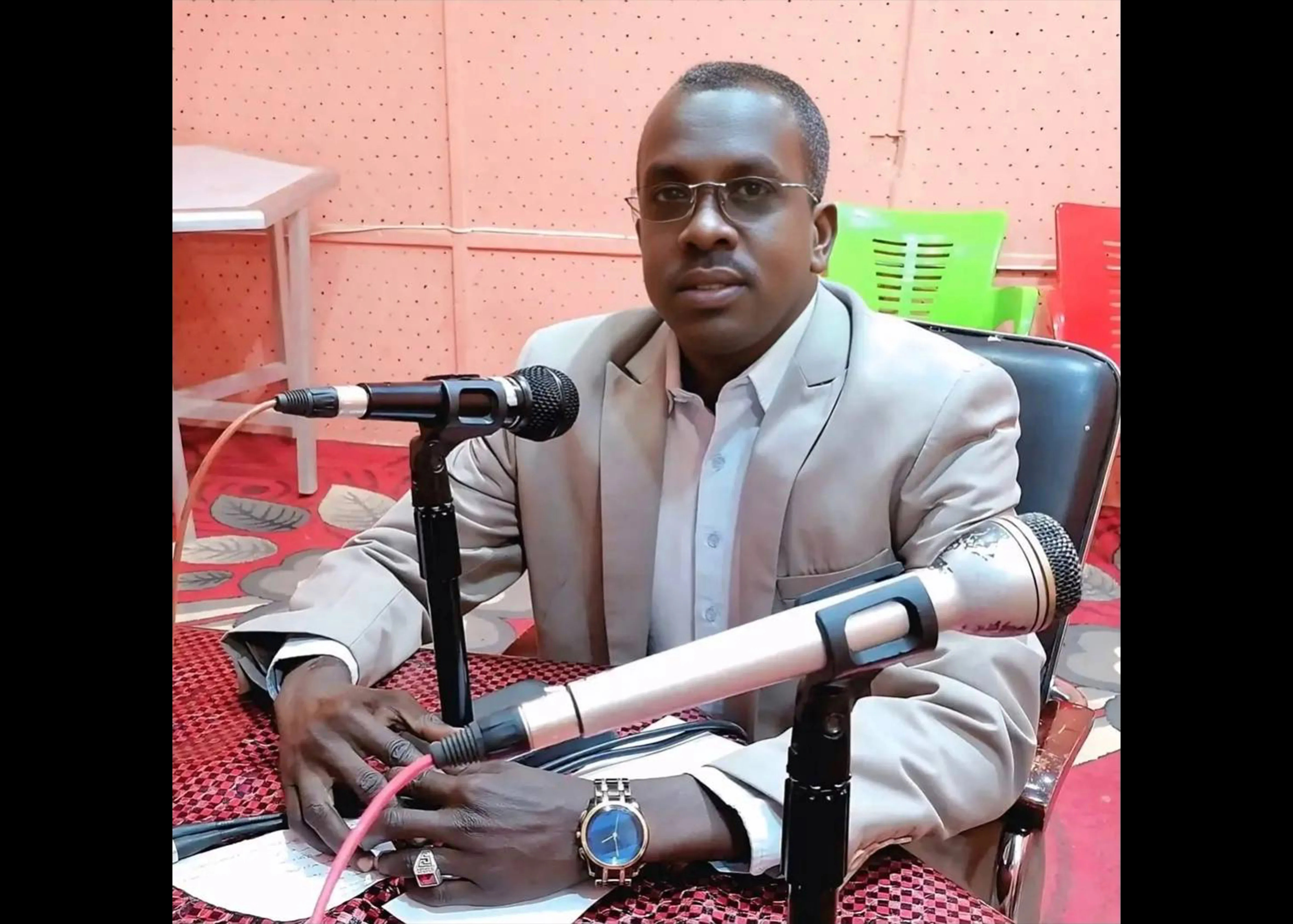 Journalist Alnor Suleiman Alnor died from injuries sustained in an October 3 drone strike on his home in the besieged city of El-Fasher, the capital of the North Darfur State.