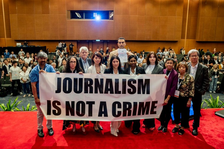 CPJ leads a solidarity action at the Global Investigative Journalism Conference in Kuala Lumpur, Malaysia on November 21, 2025 calling on governments to free imprisoned journalists and end impunity for those who attack the press.