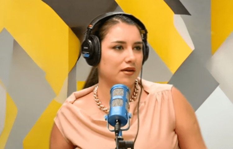 Former El Ciudadano Director Josefa Barraza resigned from the newspaper after facing multiple lawsuits from politicians alleging defamation. (Screenshot: Turno/YouTube)