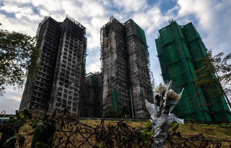 Hong Kong apartment-complex fire