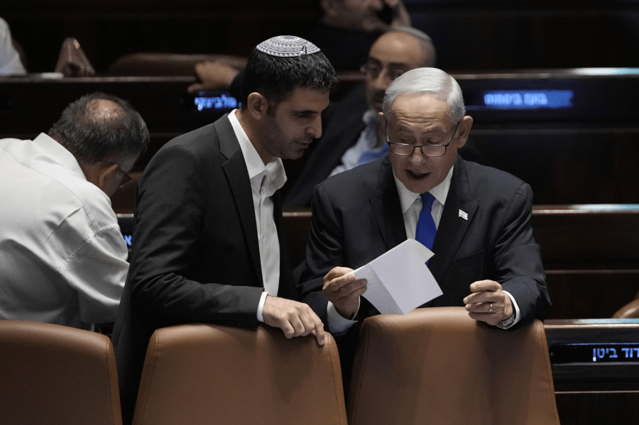 Israel's Communications Minister Shlomo Karhi confers with Prime Minister Benjamin Netanyahu.