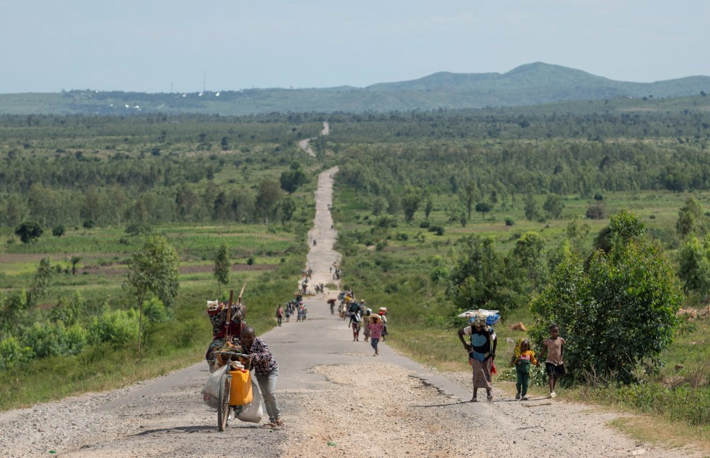 People displaced during renewed clashes between the AFC/M23 and the Congolese army, walk home, north of Uvira, on December 13.