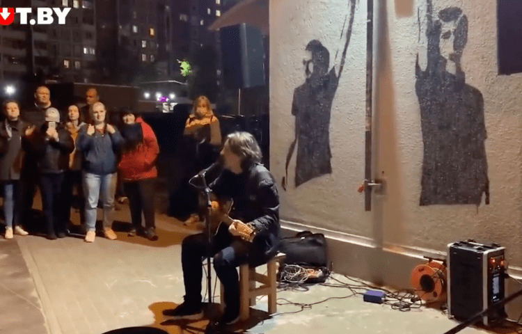 Musician and radio host Aleh Khamenka performs on a Minsk street in 2020 amid nationwide protests demanding the resignation of the Belarusian president. A court has sentenced him to three years in jail on "extremism" charges over his work with Belarusian Radio Racyja.
