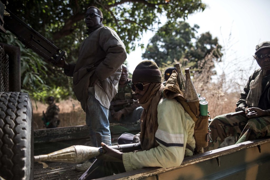 Des rebelles du Mouvement des forces démocratiques de Casamance arrivent en Gambie en 2022 pour remettre sept soldats sénégalais qu’ils avaient capturés trois semaines plus tôt. 