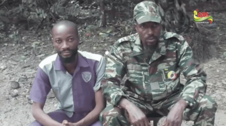 Le chef du Mouvement des forces démocratiques de Casamance, César Atoute Badiate (à droite), apparaît sur une photo non datée. 