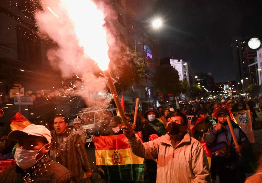 Demonstrators take part in a march, which organizers have dubbed a "defense of democracy," to rally against road blockades and what they call pressure measures used by protesters calling for the resignation of Bolivia’s President Rodrigo Paz, amid the country’s economic and fuel crisis, in La Paz, Bolivia, May 20, 2026. REUTERS/Claudia Morales REFILE - REWRITING FOR CLARITY AND ADDING ATTRIBUTION