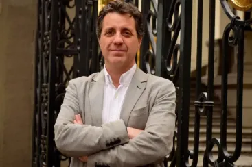 Chilean investigative journalist Mauricio Weibel waited six years for a judicial decision that sentenced a former judge and ex-general to five years in prison for illegally spying on him. (Photo: Courtesy of Mauricio Wiebel)