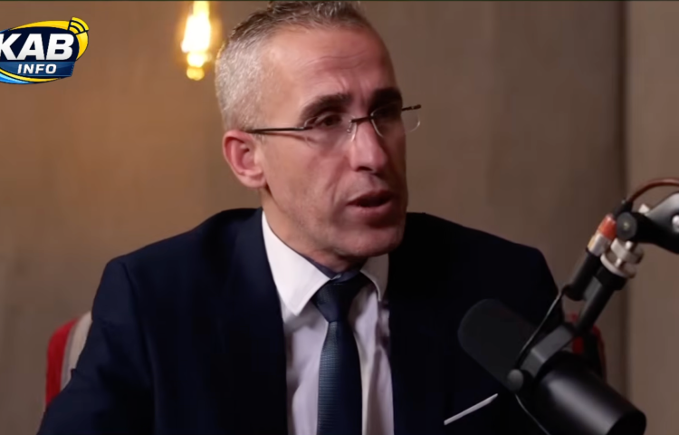 Plainclothes police officers detained freelance journalist and blogger Mourad At-Mimou on July 7, while he was at a café in Tizi-Ouzou, in northern Algeria’s Kabylie region, according to a local journalist following the case.