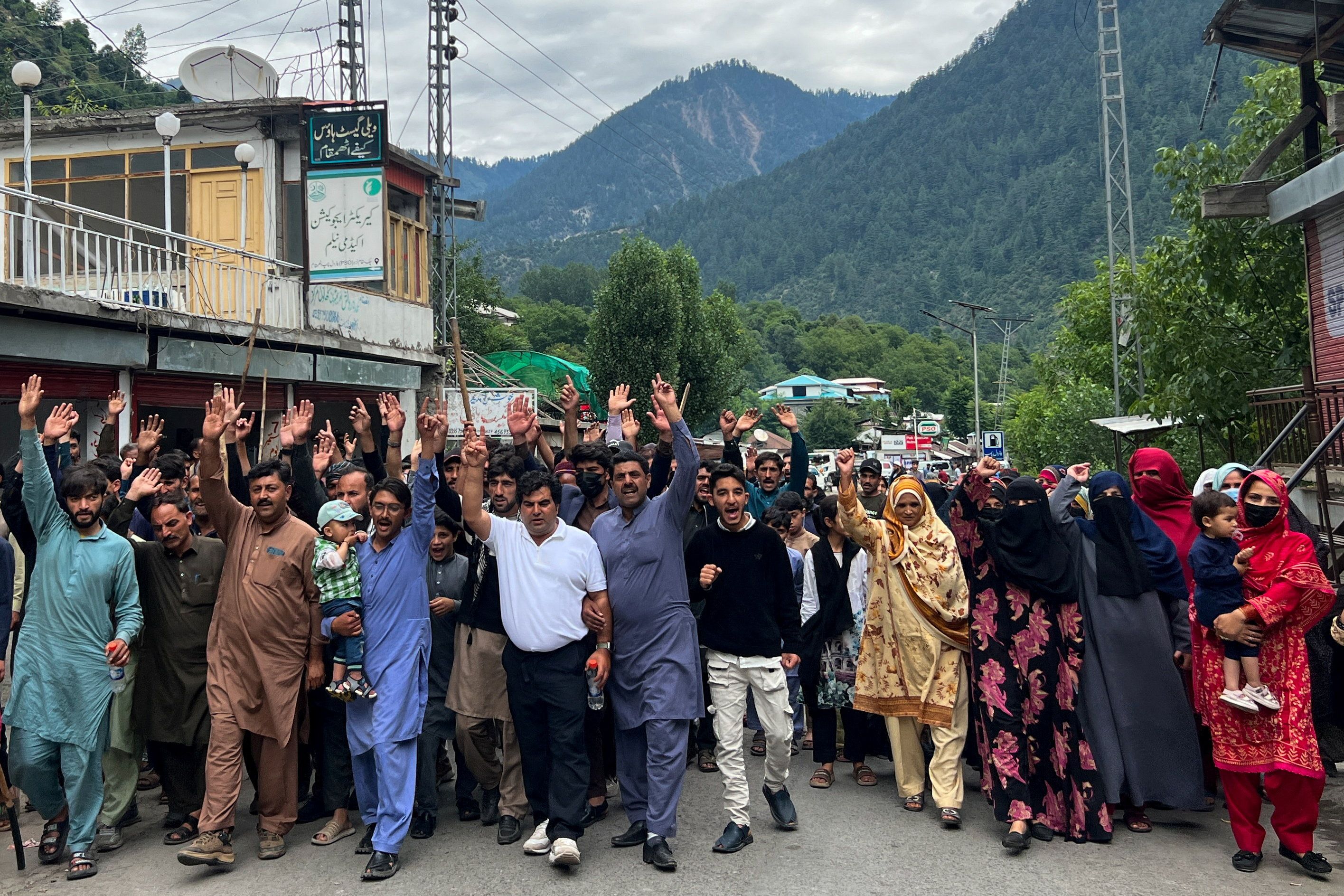 Pakistan introduces sweeping rules to restrict foreign media amid Kashmir unrest