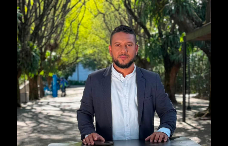 Yeison Rojas of the TV news program TeleAntioquia Noticias and Darien TV was among four journalists to receive threats from members of the Gaitanista Self-Defense Forces of Colombia. (Photo: Courtesy of Yeison Rojas)