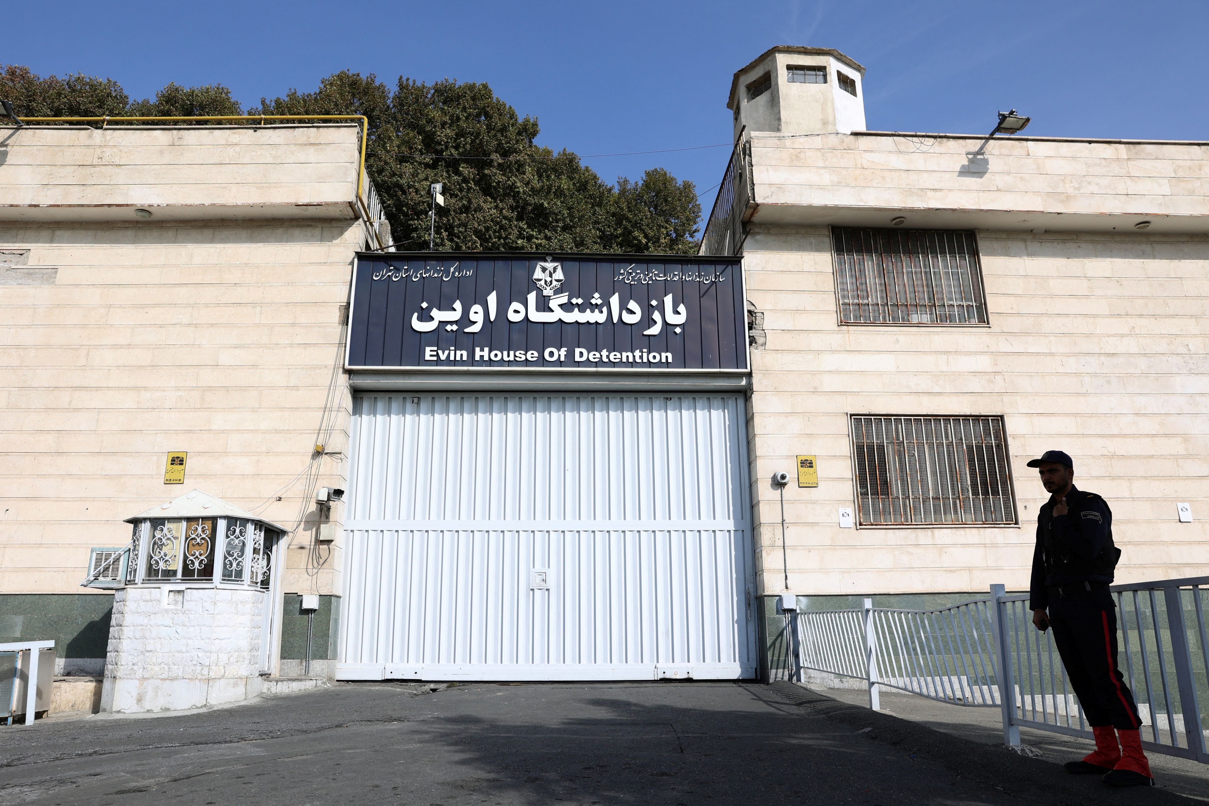 Iran sentences blogger and journalists amid widening media crackdown