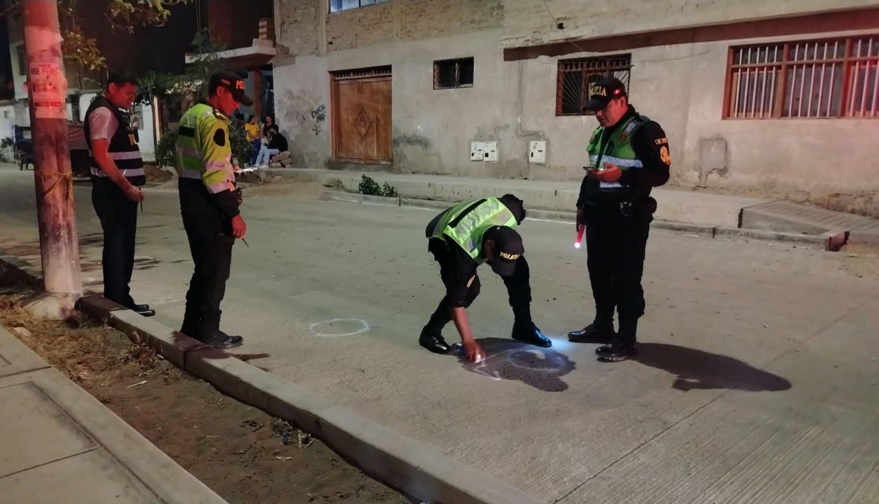 Offices of Peruvian news site, La Noticia Clave, sprayed with bullets