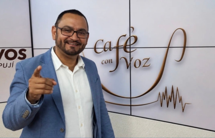 Luis Galeano, director of the radio and internet program Café con Voz, was detained by Immigration and Customs Enforcement (ICE) agents in Orlando, Florida. (Photo: Café con Voz)