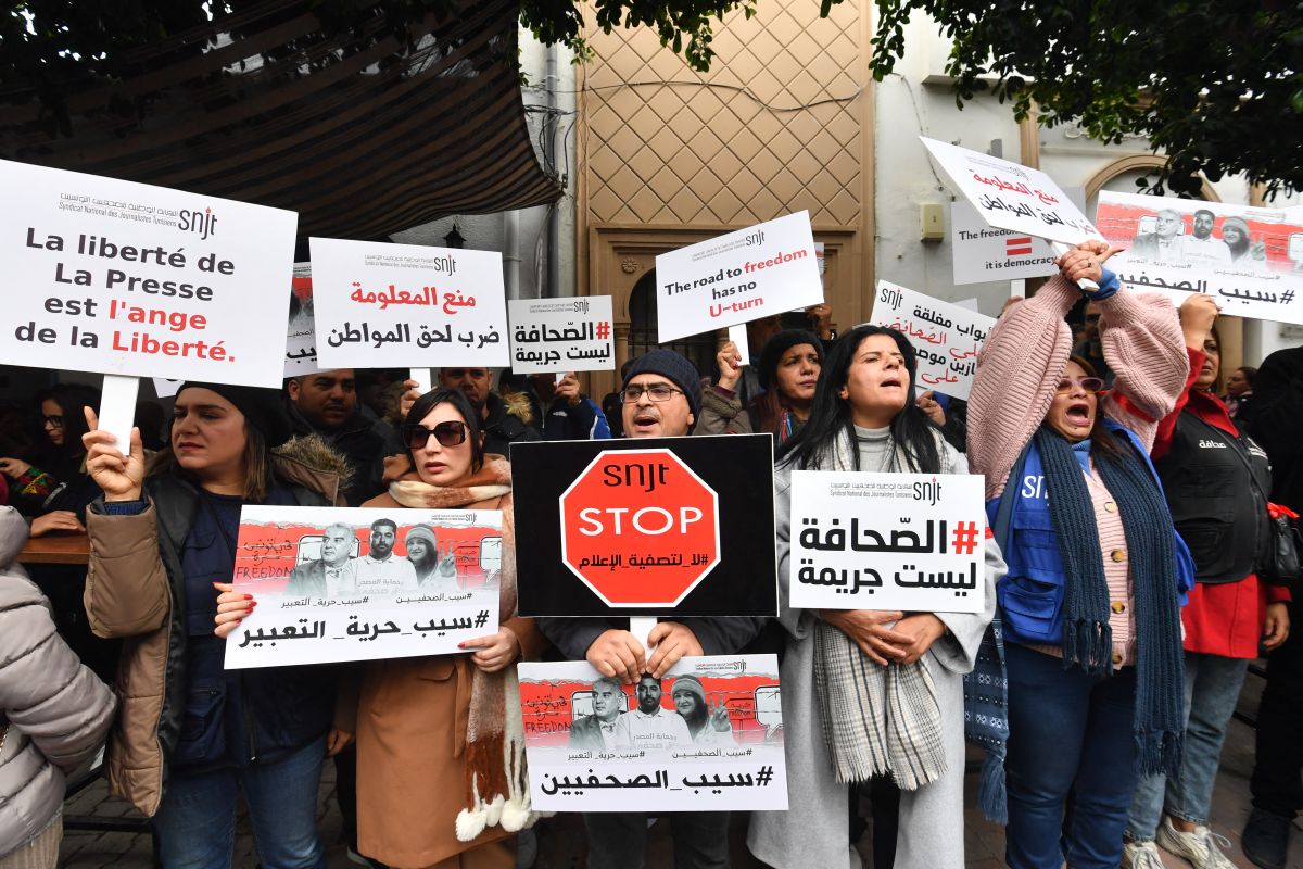 Tunisia sentences journalist Zied el-Heni to 4 years on terrorism charges