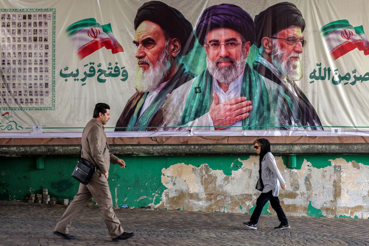 Iran sentences journalists under espionage law