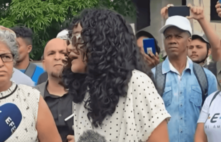 Anna Sofía Benítez, 21, and her mother, Caridad Silvente, were sentenced to two years of “restricted freedom.” (Screenshot: TikTok)