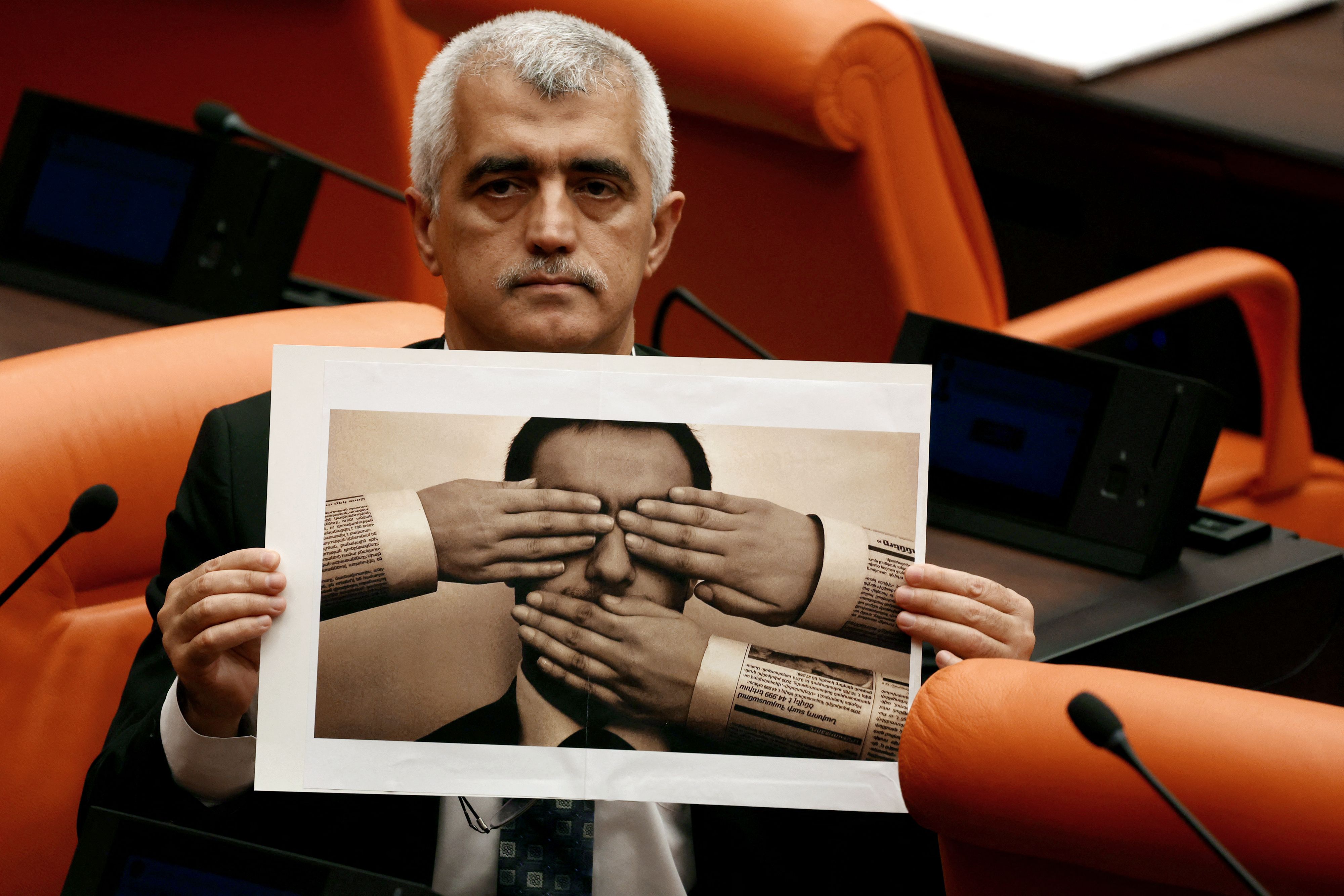 Turkey arrests four more journalists amid intensifying media crackdown